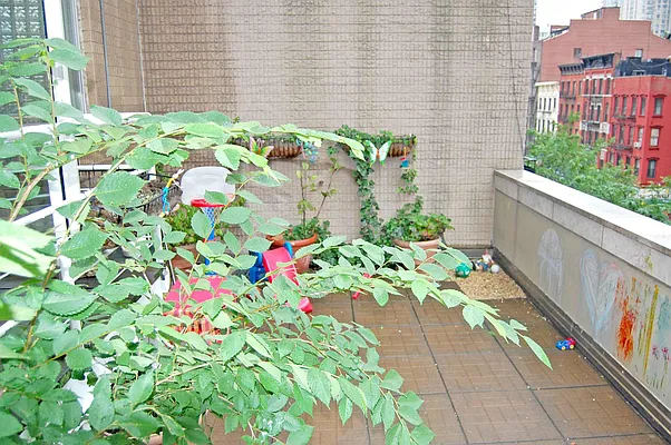 Sold by Nest Seekers International | media 29