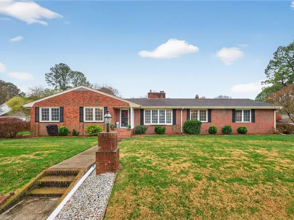 4 Westover Dr, Poquoson, VA 23662