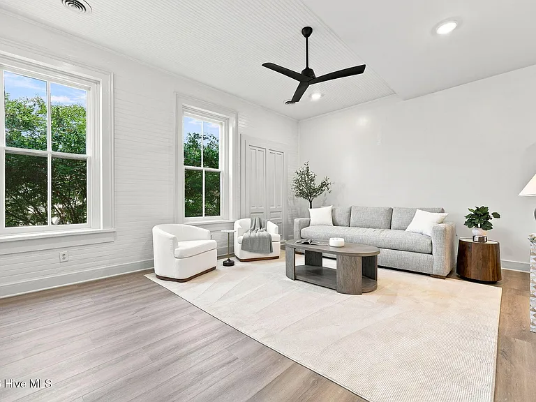 122 S Market St #1 — Photo 10