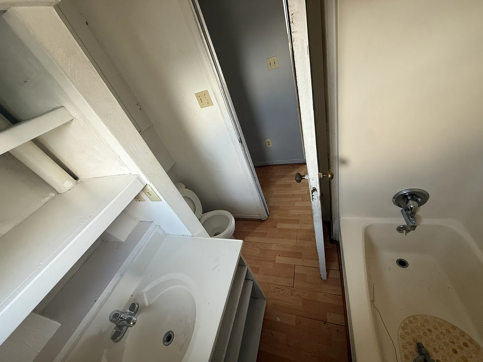 2 bed, 1100 sqft, $900 — Photo 1
