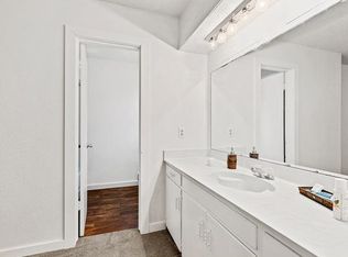 197 Elgin Woods Ln, Elgin, TX 78621