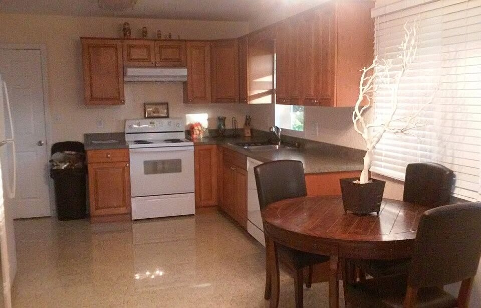 2nd image of 10137 118th Ave