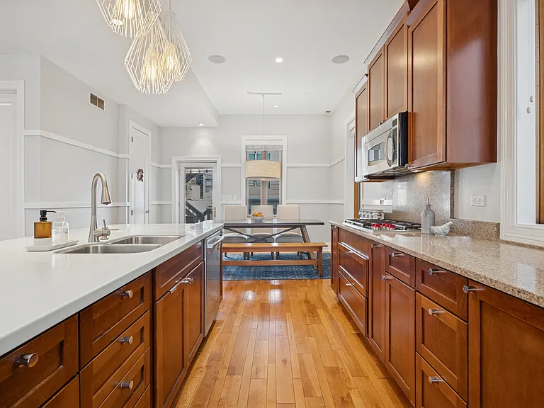 1065 N Marshfield Ave #2 — Photo 9