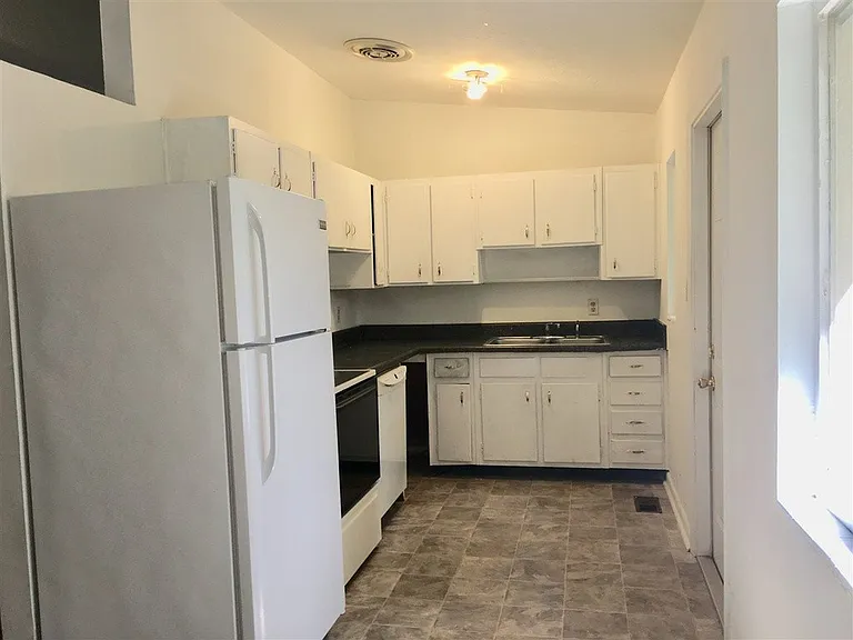1655 Sharkey St — Photo 4