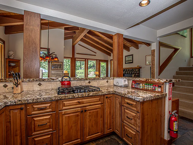 725 Balsam Ln — Photo 9