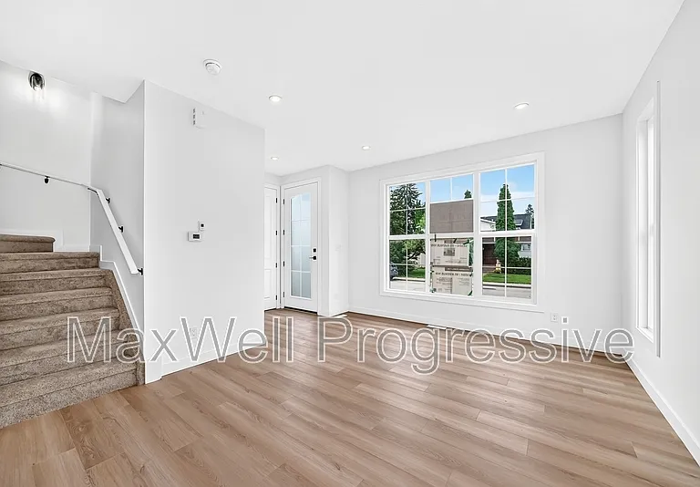 14510 95th Ave NW #MAIN FLOOR — Photo 17