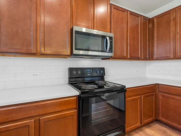 7604 Knockfin Dr — Photo 12