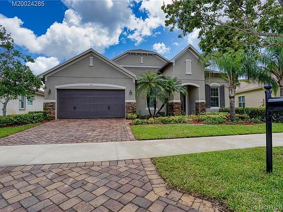 5th image of 829 SW Sun Cir
