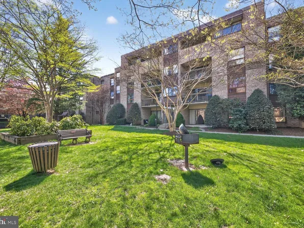 421 Christopher Ave #2, Gaithersburg, MD 20879