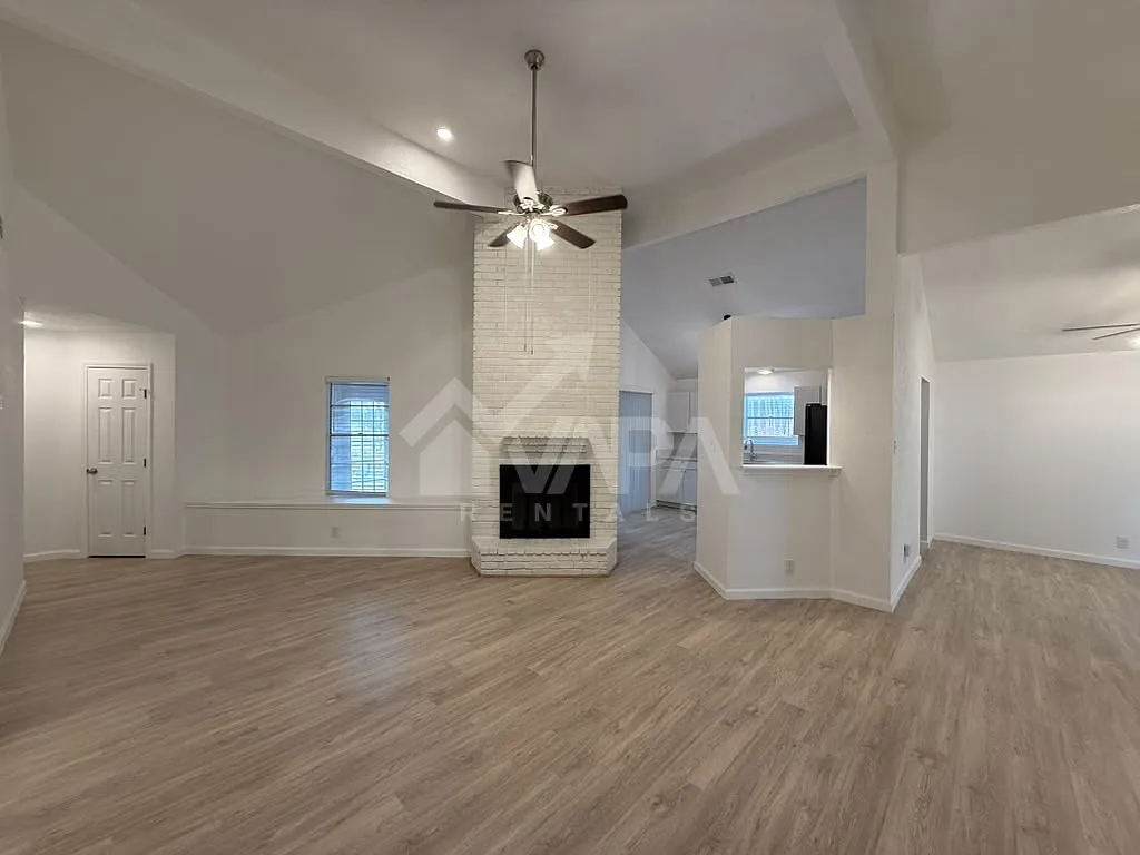 3 bed, 1530 sqft, $2,100 — Photo 4