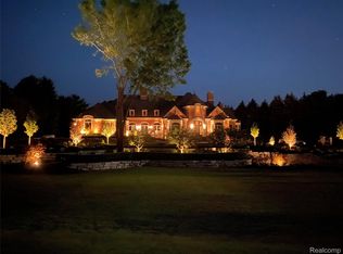 5165 Abbey Rd, Rochester, MI 48306