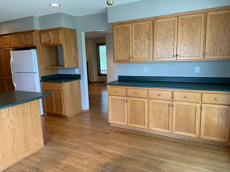 1228 N High Point Rd — Photo 5