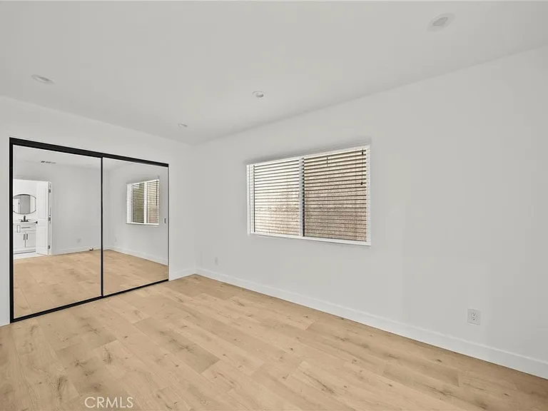 11488 Burbank Blvd — Photo 15