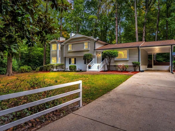 807 Ellynn Dr, Cary, NC 27511