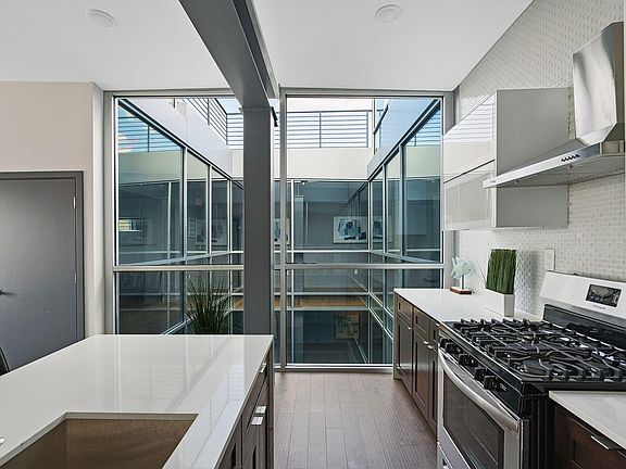 3rd image of 1235 N Franklin St #4