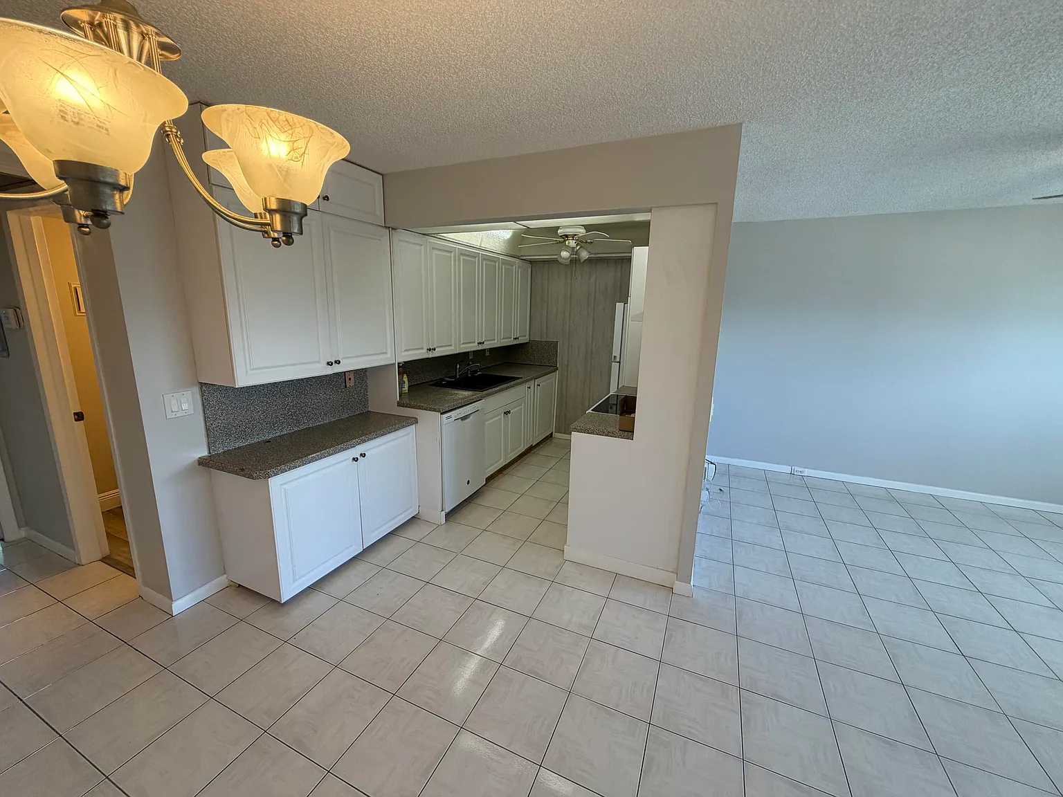 1 bed, 1.5 bath, 738 sqft, $1,450 — Photo 3