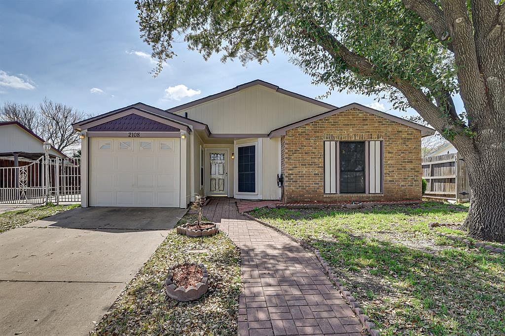 2108 Sharpshire Ln Arlington Tx 76014 Zillow