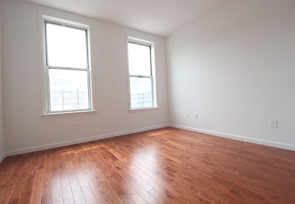 2nd image of 173 Irving Ave APT 1
