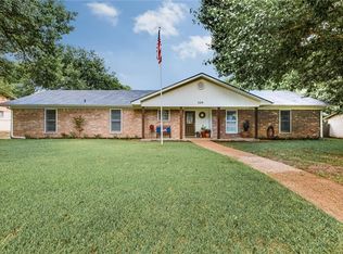 329 Crescent Dr, Hewitt, TX 76643