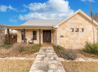 310 Frederick Rd, Fredericksburg, TX 78624