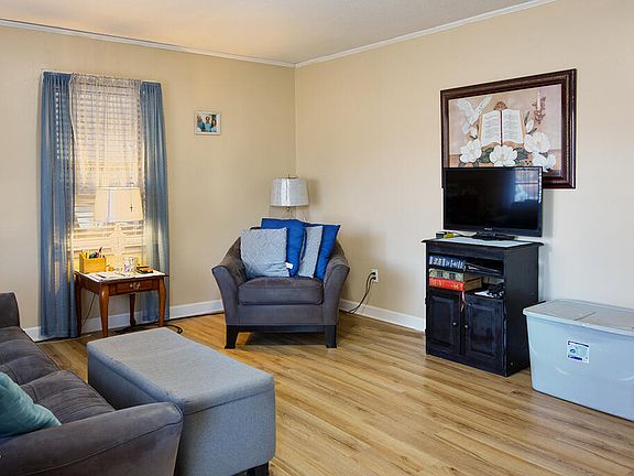 4th image of 1727 Pinecrest Rd