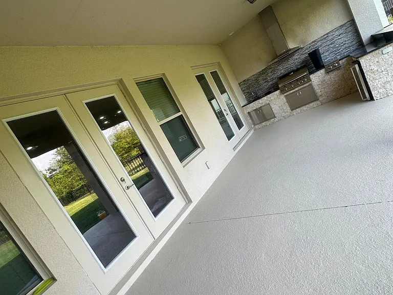 Patio / Outdoor kitchen