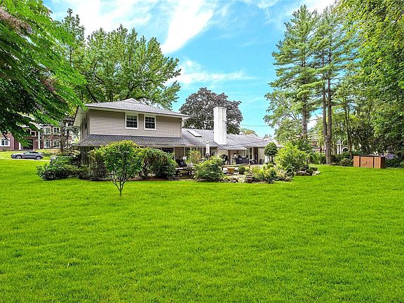 2nd image of 11 Horseshoe Ln