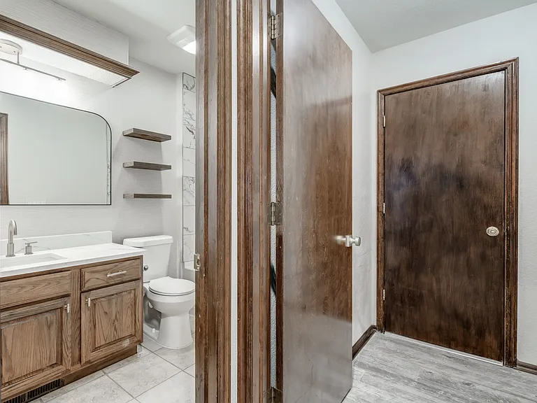 1817 Victoria Dr — Photo 34