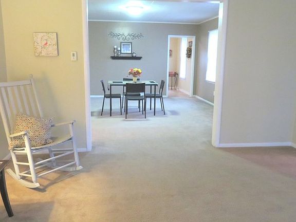 3rd image of 425 E Division St