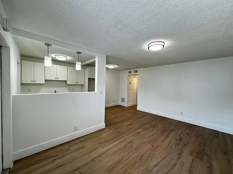 2331 Arthur St #5 — Photo 2