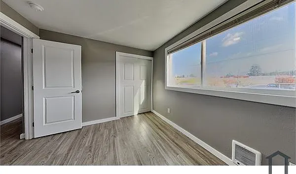 1105 S Woodlawn St — Photo 14