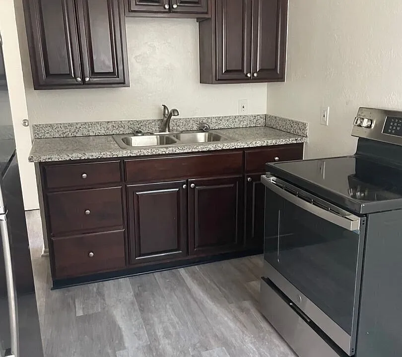2512 W Ocotillo Rd #4