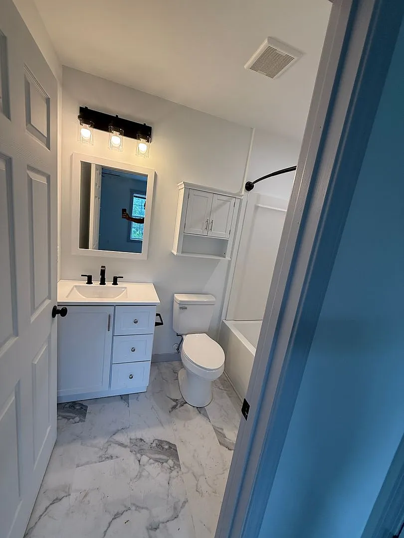 Newly Built 2 Bedroom 2.5 Bath — Photo 2