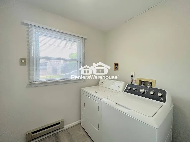 527 W 20th St #402 — Photo 21