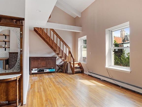 2nd image of 289 Hicks St APT 5