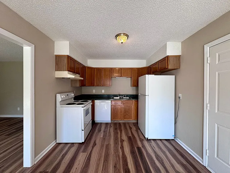 352 A & B Leafmore Rd — Photo 3