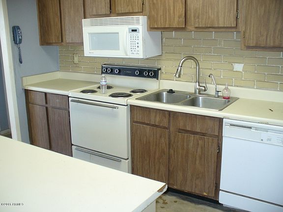3rd image of 9238 W CORTEZ Avenue