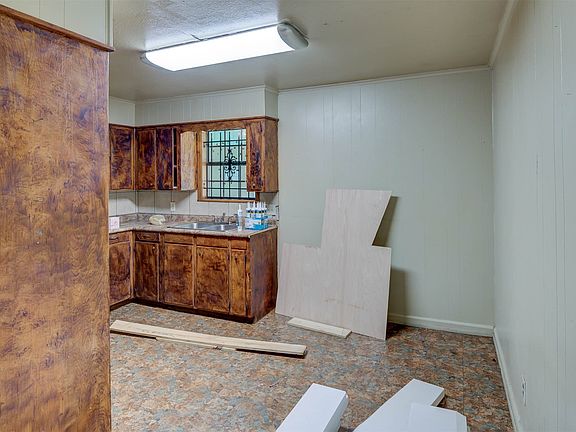 5th image of 4109 Forest Oak Dr