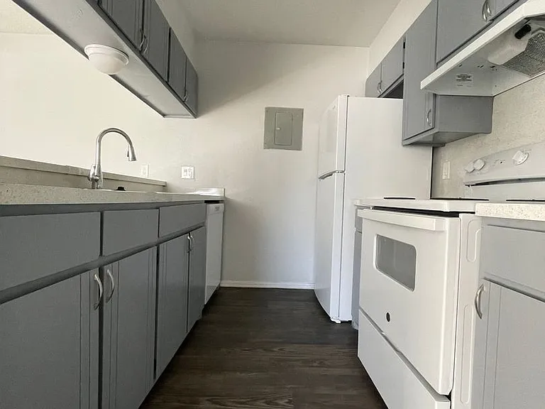 4005 NW Ozmun Ave #B2 — Photo 5