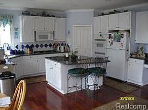 4th image of 24069 Westmont Dr