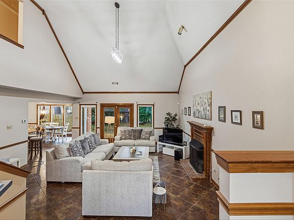 4th image of 3965 Muirfield Dr