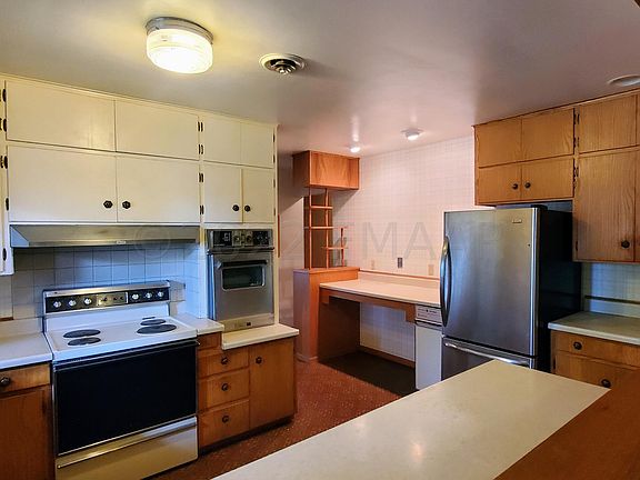 4th image of 420 2nd Ave W