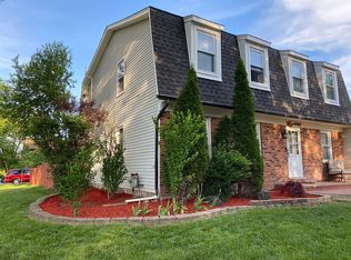 445 Ridgewood Ln, Buffalo Grove, IL 60089