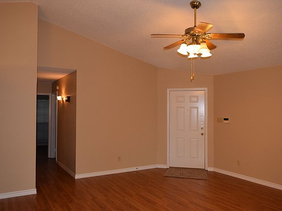 3rd image of 9315 Pinehaven Dr