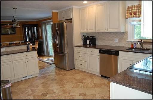 3rd image of 48 Dorothea Dr