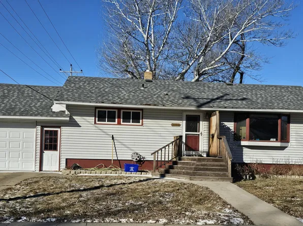 1758 S 3rd St, Aberdeen, SD 57401