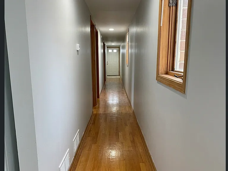 2431 W Lexington St — Photo 7