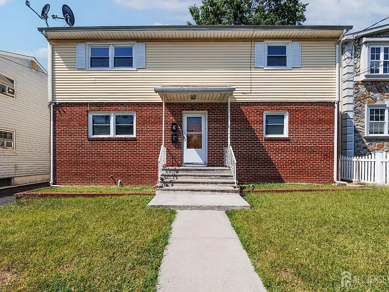 111 Emerson St #1 — Photo 1