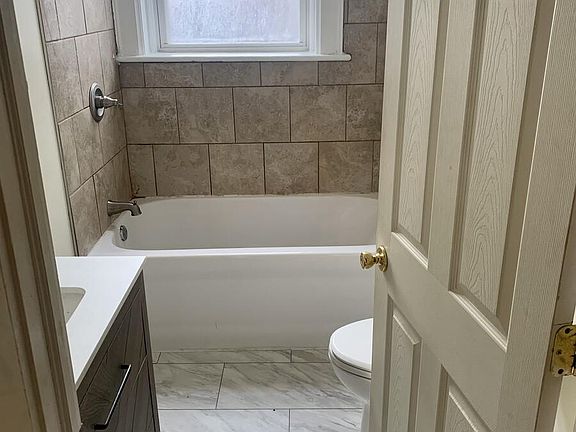 5th image of 530 Loras Blvd