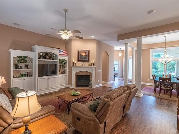 3rd image of 3915 N Field Dr